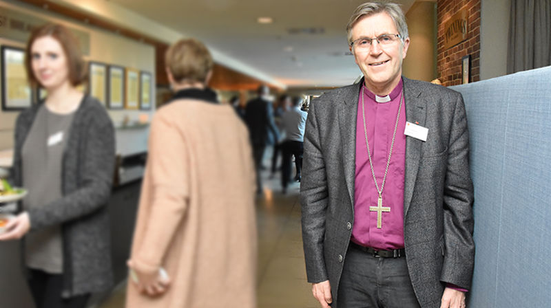 Tor Singsaas i en pause på Kirkemøtet: - I Nidaros er vi klar til å ta i mot til vigsel etter ny liturgi. (Foto: Magne Vik Bjørkøy)