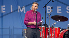 - Vi hører sammen. Derfor må vi vekke hverandre, sa biskop emeritus Tor Singsaas under Klimabrølet på Brattøra i Trondheim.