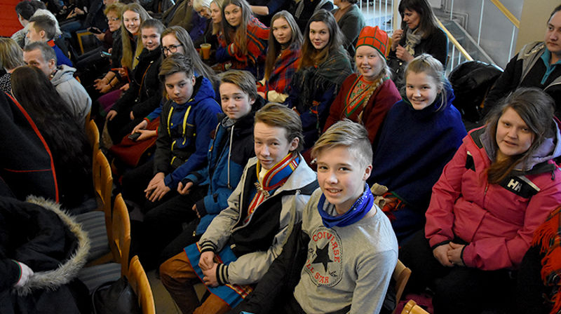 Foredrag om den store samiske pionéren Elsa Laula Renberg på Trondheim folkebibliotek, var en naturlig programpost for de samiske ungdommene. (Foto: Magne Vik Bjørkøy)