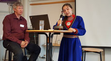 Bertil Jönsson og Ramona Kappfjell Sørfjell snakket om temaet «Når skaperverket trues» under Samis kirkelivskonferanse i Tromsø. (Foto: Meerke Krihke Leine Bientie)