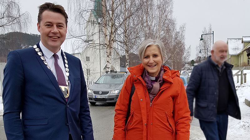 Ordfører Trond Hoseth og biskop Herborg Finnset ser flere felles samarbeidspunkt i Malvik kommune. (Foto: Vigidis Aanderaa Aakre)