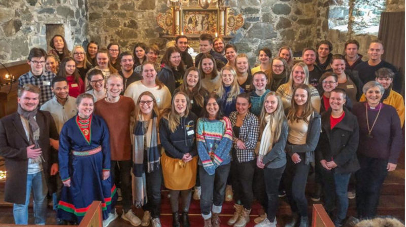 Ungdomstinget i Nidaros 2018, samlet til gudstjeneste i Logtun kirke. (Foto: O.E.Stendahl)