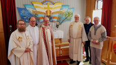 Sokneprest Morten Fredrik Hagen, kantor Ivar Jarle Eliassen, biskop Olav Øygard, prost Sigurd Skollevoll, kunstner Svein Arild Berntsen og leder for Reindalen kirkeforening Per-Audun Ditlevsen