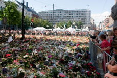 Plassen foran Domkirken i dagene etter 22. juli 2011. Foto: Mats Lindh, CC, flickr