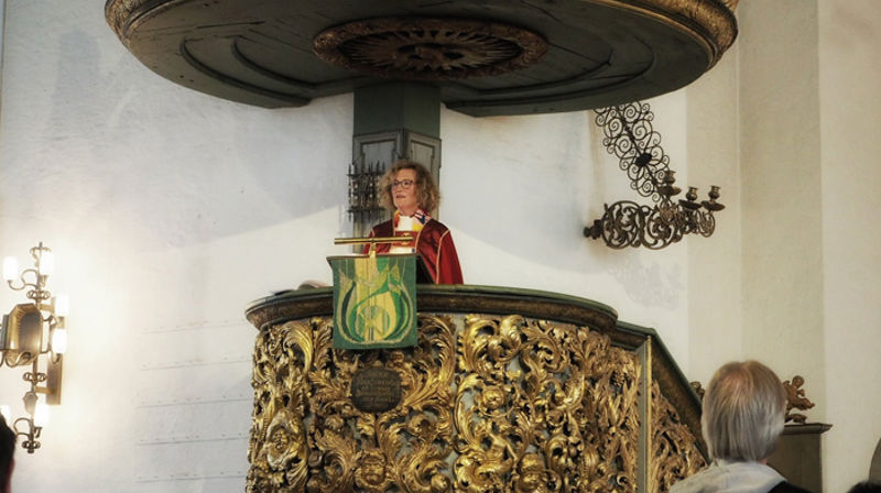 Biskop Kari Veiteberg holdt preken under Regnbuemessa i Oslo domkirke. Foto/tb