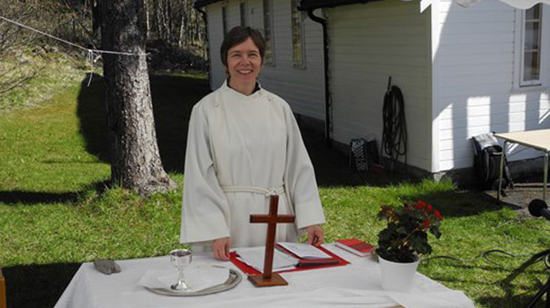 Lisbeth Torsvik Gieselmann vigsles til prest på søndag. Foto: Mariann Strømdal