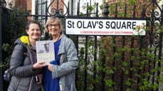 Forfatterne Sandy Goldbeck-Wood og Reidun Mæsel Kolviks diktning om Bodø domkirke har ført dem helt til London. Foto: Solveig Seines