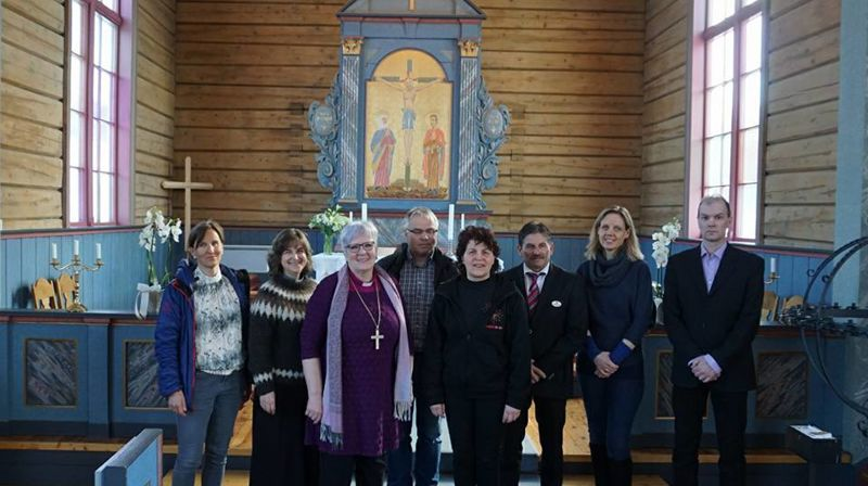 Ansatte i Hattfjelldal kirkelige fellesråd sammen med biskop og prost