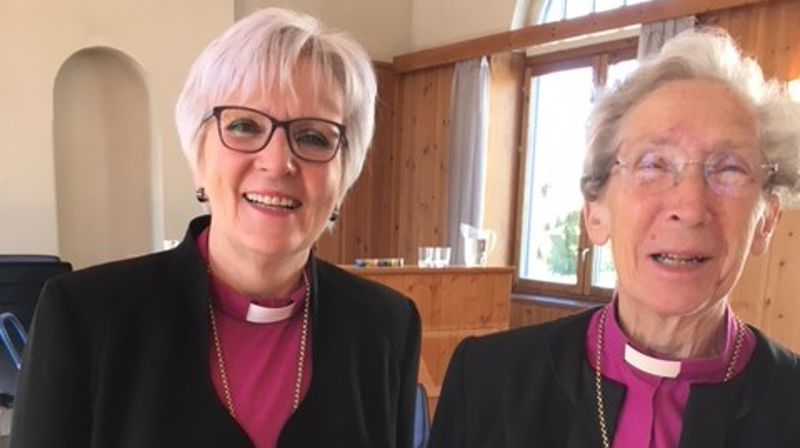 Biskop Ann-Helen F. Jusnes mener biskop emerita Rosemarie Köhn er et forbilde i formidlingen av en kirke for alle.