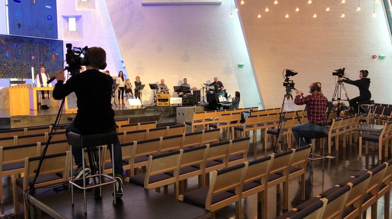 KIRKE PÅ NETT: Nærbø menighet er en av menighetene som har hatt jevnlige streaminger av gudstjenesten. Foto: Torgeir Hauge / NK Media. 