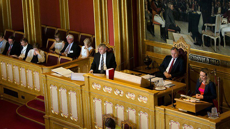 Fra det historiske vedtaket i Stortinget 10. mai 2016. På talerstolen: kulturminister Linda Hofstad Helleland. (Foto: Bård Bøe/VL)