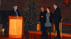 - Her er dei som skal leia oss vidare i 2016, sa prost Helge Gaard, og gav englar frå Solstein til biskop Erling Pettersen, stiftsdirektør Jorunn Kraft Vistnes og bispedømmerådsleiar Tore Anda.