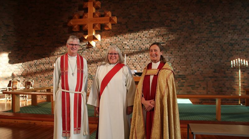 Prost i Karmøy Helge Gaard, Inger Synnøve Stange og konst. biskop Anne Lise Ådnøy.