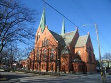 Vår Frelsers kirke i Haugesund er en av de mange kirkene som er vedlikeholdt gjennom et godt samarbeid med kommunen. Foto: Kirkesøk