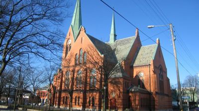 Vår Frelsers kirke i Haugesund er en av de mange kirkene som er vedlikeholdt gjennom et godt samarbeid med kommunen. Foto: Kirkesøk