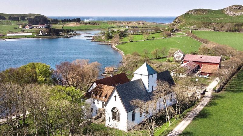 Utstein kloster på Mosterøy i Rogaland er Norges eneste fullt restaurerte middelalderkloster.