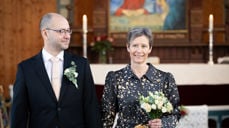 Åse Veiseth og Martin Johnsen var strålende fornøyde med drop-in-bryllup. Foto: Helene Moe Slinning