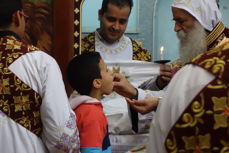 Fra nattverdsfeiring i den koptiske-ortodokse kirke i Nagada, Egypt