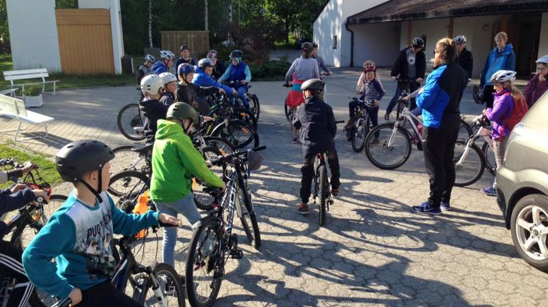 Tweens-klubben Adventura i Bugården kirke skal på sykkeltur. Klubben er en av mange i Tunsberg som er tilknyttet en av organisasjonene. Adventura er formelt tilknyttet KFUK/M.  Foto: H.G-L