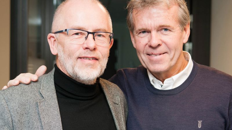 Sokneprest Ivar Flaten (t.v) og biskop Per Arne Dahl. Foto. H. Guii-Larsen