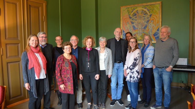Biskop Veiteberg inviterte Jean Zaru og representanter for Kvekersamfunnet i Norge til lunsj. Med på samlingen var også representanter for menigheter i bispedømmet som har venndskapsbånd til menigheter i Palestina.  