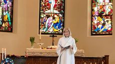 Bilde av Jenny Marie Ågedal i Ås kirke. Foto: Kristine Thorstvedt