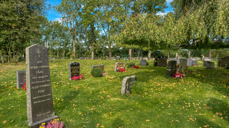 Bilde: Minnesmerker på gravplassen