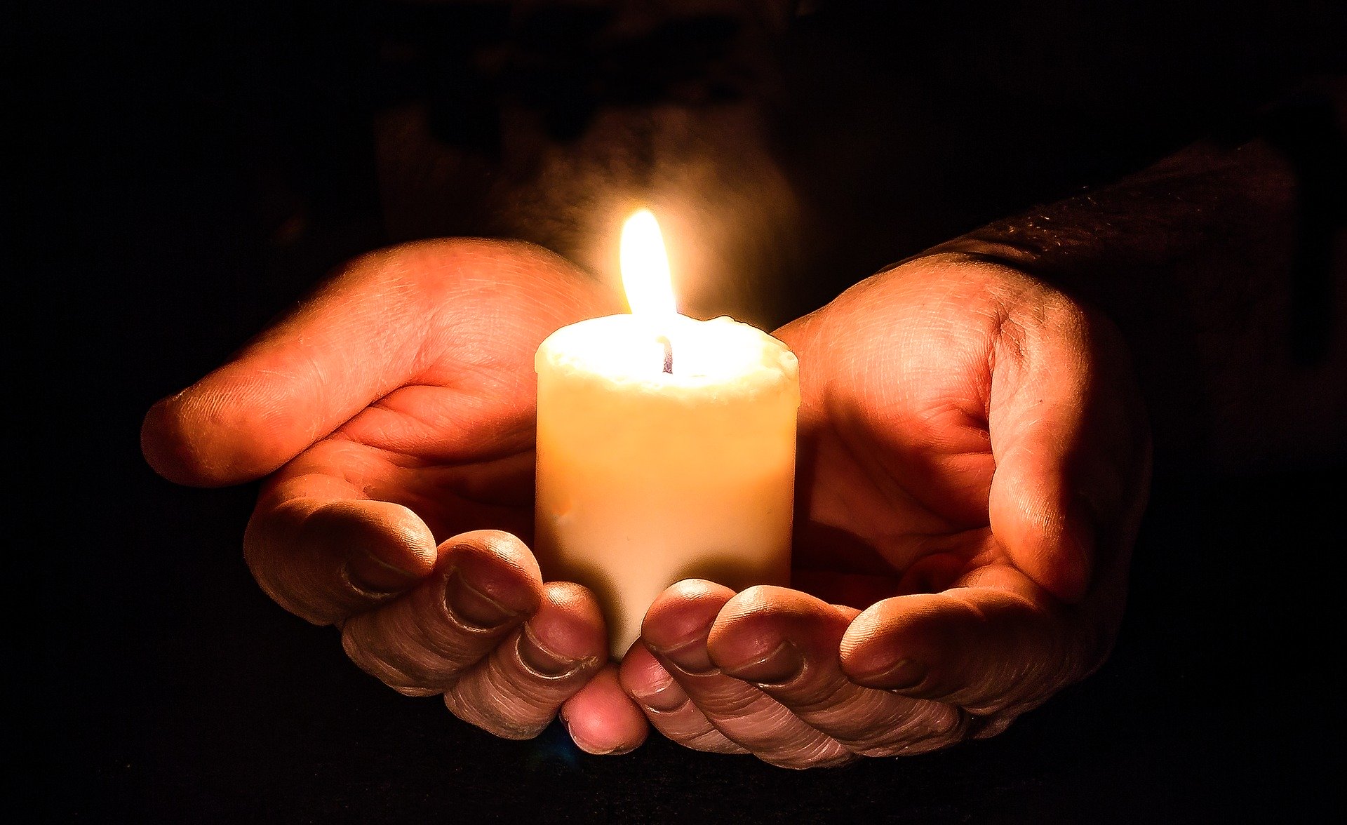 Bønn og lys, Myriam Zilles, Pixabay.jpg