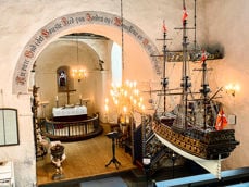 Middelalderkirken i Hurum er den eldste bygningen i Asker, og en av fire kirker i de to Hurum-menighetene. Foto: Jørgen Svartvasmo / Asker kirkelige fellesråd