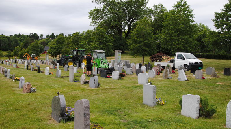 Nytt om kirkegårdene Asker og Østenstad