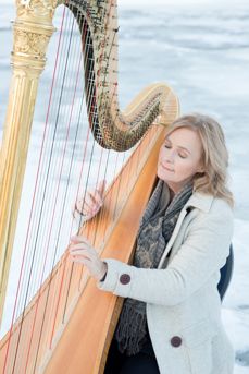 Runi Wold-Kristiansen på harpe