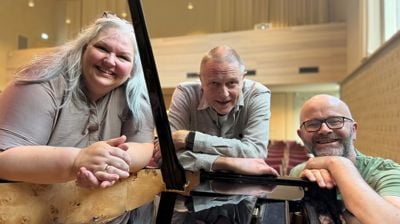 Her er gruppen som leder korkonseptet. Fra venstre Gunn Waage Austad, Terje Kleppe og Eivind Austad.