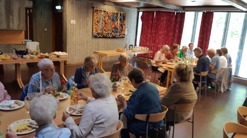 Herlig middag i Slettebakken menighetssal ble avslutning på en meget hyggelig tur!