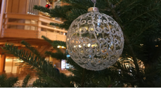 Den 12. januar kan du få gå rundt juletreet i Søreide kirke.