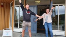 Ny medarbeider i Rønvik Ung Haakon Solbakken sammen med prestevikar Kristin Jenssen Foto: Monica Nilsen