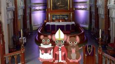 Tre kirkemus forand alteret