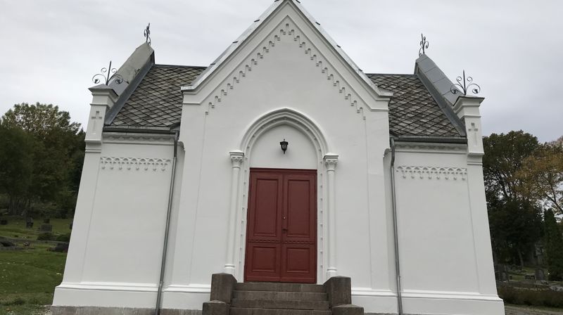 Østveggen på Tangen kapell ferdig restaurert september 2018