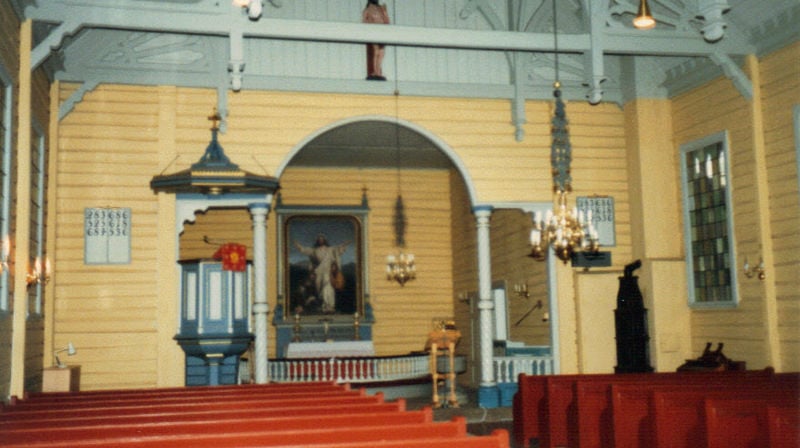 Interiør fra den kirken som brant i 1994