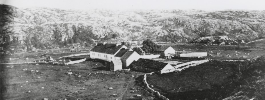 1865 - Dalane Folkemuseum - FB4.2- Prestegården Egersund ca 1865.jpg