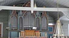 Fasaden er frå det første orgelet av orgelbygger Kvarme (1895)