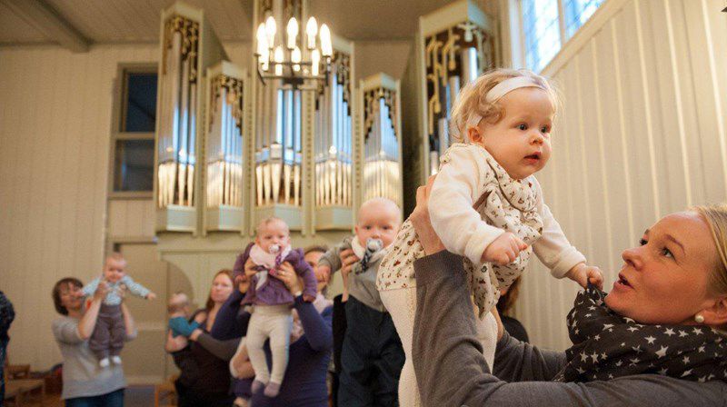 Babysang er et av de mest populære tilbudene Den norske kirke har til de minste. Illustrasjonsfoto: Den norske kirke