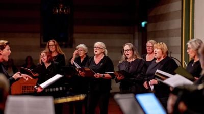 Senza Rigore, et av domkirkens fem kor, i aksjon under Kulturnatta 11. september. Birgit Gudim Søland dirigerer koret.