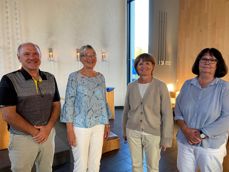 Her er de fire menighetsrådslederne for perioden 2019-2023 samlet i Grymyr kirke. Terje Øistad leder av Gran/Tingelstad, Anne-Berit Holden leder i Moen/Ål menighetsråd, Tone Reidem i Brandbu og Lise Vestland sitter som leder i Bjoneroa (foto: Inger S. Haug). 