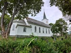 Hareid kyrkje sommaren 2021. Foto: Hareid sokn
