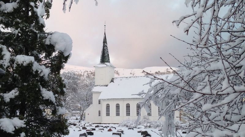 Hareid kyrkje i vinterlandskap. Foto: Anvor Sukka