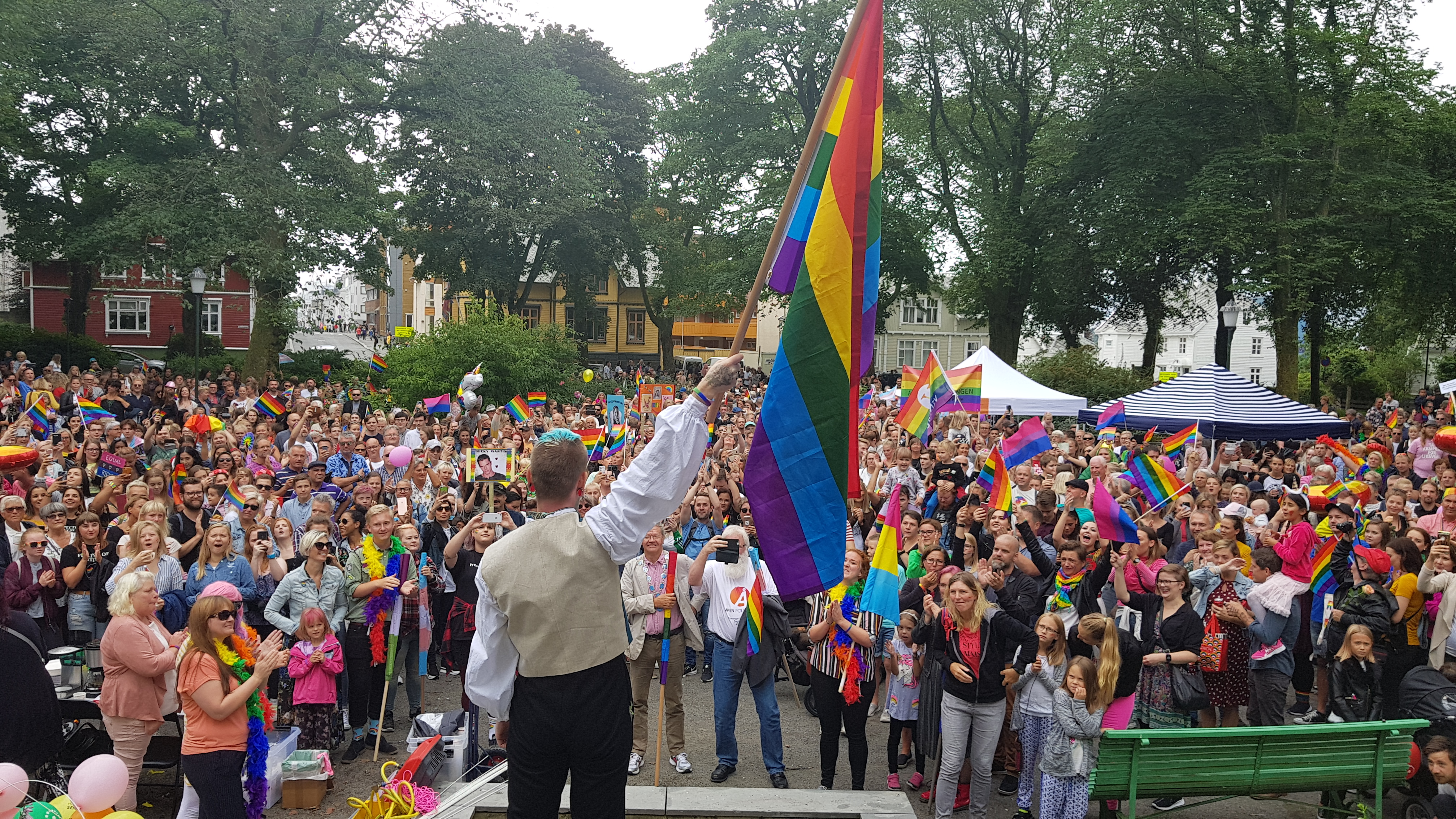 Stor Og Stolt Kirkedelegasjon På Pride - Haugesund Kirkelige Fellesråd