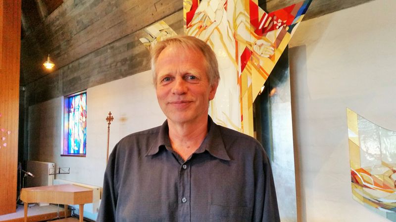 - Jeg kommer til å savne kirkerommet i Rossabø. Det er et helt spesielt rom å feire gudstjeneste i, sier sokneprest Tor Egil Eriksen. 