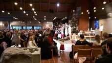 Det var fullt på julaften i Rossabø kirke. 