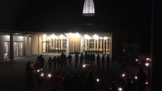 Stemningsfull feiring av det nye kirkeåret, med stjernskudd og bål.