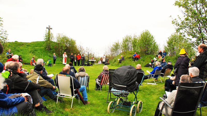 Gudstjeneste for alle kristne kirkesamfunn på Krosshaugen er en god tradisjon når kirkens fellesskap feires i pinsen.
